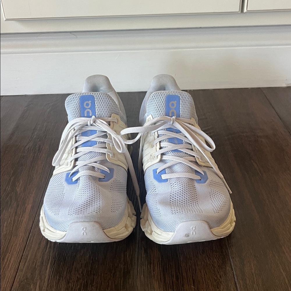 Like New! On Cloudswift Sneakers - Picture 7 of 10
